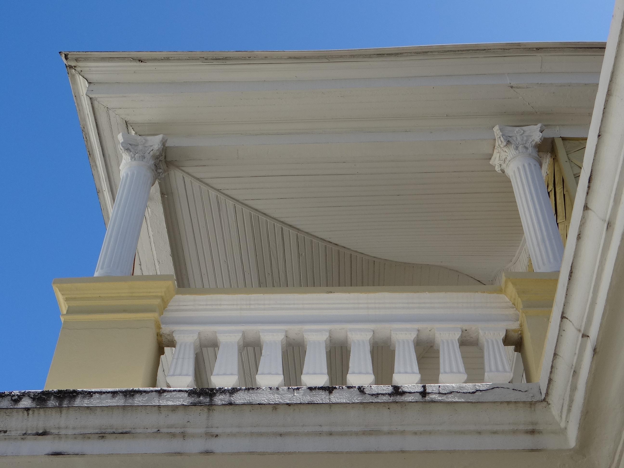 Casa La Giralda - Avenida Miramar, esquina calle Marti 651 - San Juan (Miramar) - 2014 00059